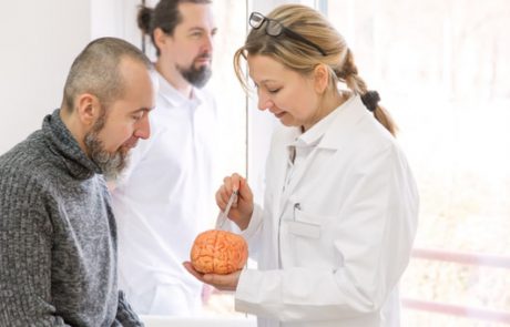 סובלים מטרשת נפוצה? – היזהרו מטיפולי תאי גזע שאינם בטוחים