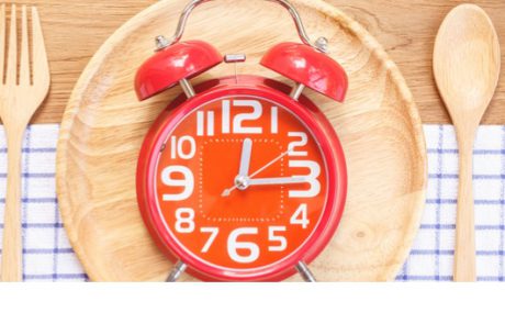 השעה שבה אתם אוכלים ארוחת ערב עשויה להחריף את הסיכון שלכם לסרטן