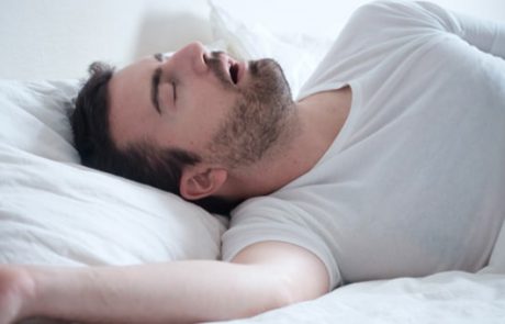 משתגעת מהנחירות שלו? קבלי 5 טיפים ללילה שקט